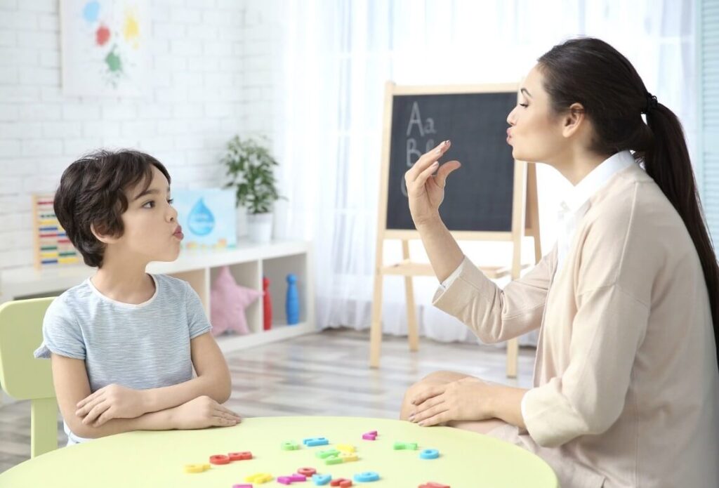 5 Alasan Anak Down Syndrome + Tunarungu Sulit Ngomong