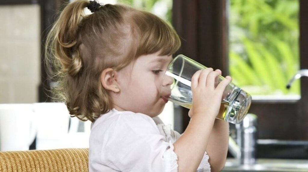 Susah Anak Autis Klasik Minta Minum, Ini 5 Trik Komunikasinya