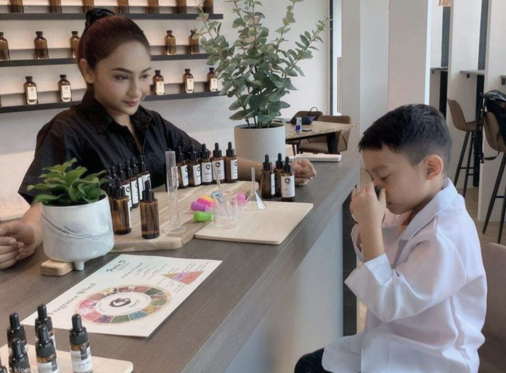 2 Reaksi Aneh Saat Cium Parfum pada Anak Autisme Klasik