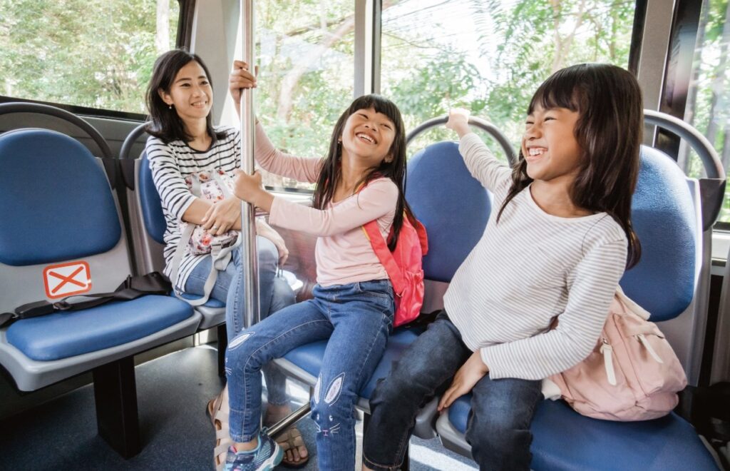 3 Cara Anak Down Syndrome + Tunarungu Naik Transportasi