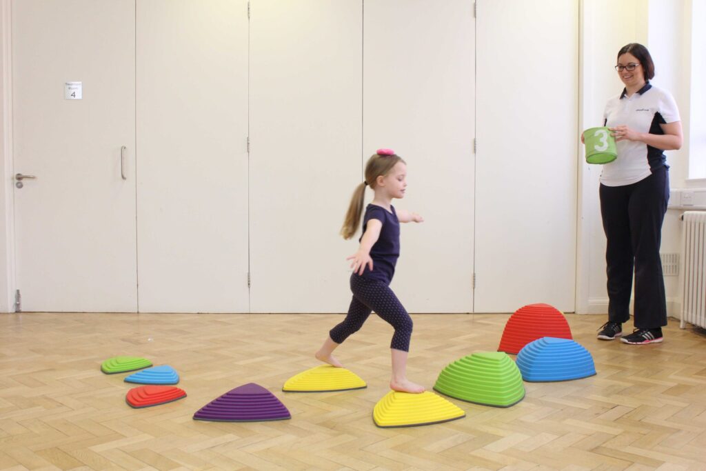 Cara melatih otot tangan anak polio