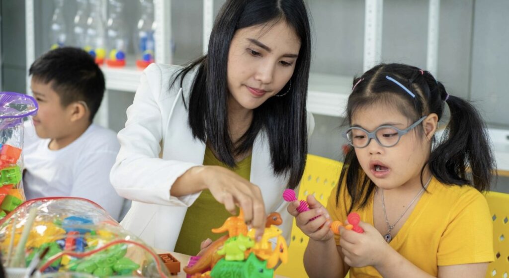 Ini Mainan Sensorik vs Motorik untuk Anak Autisme dan CP