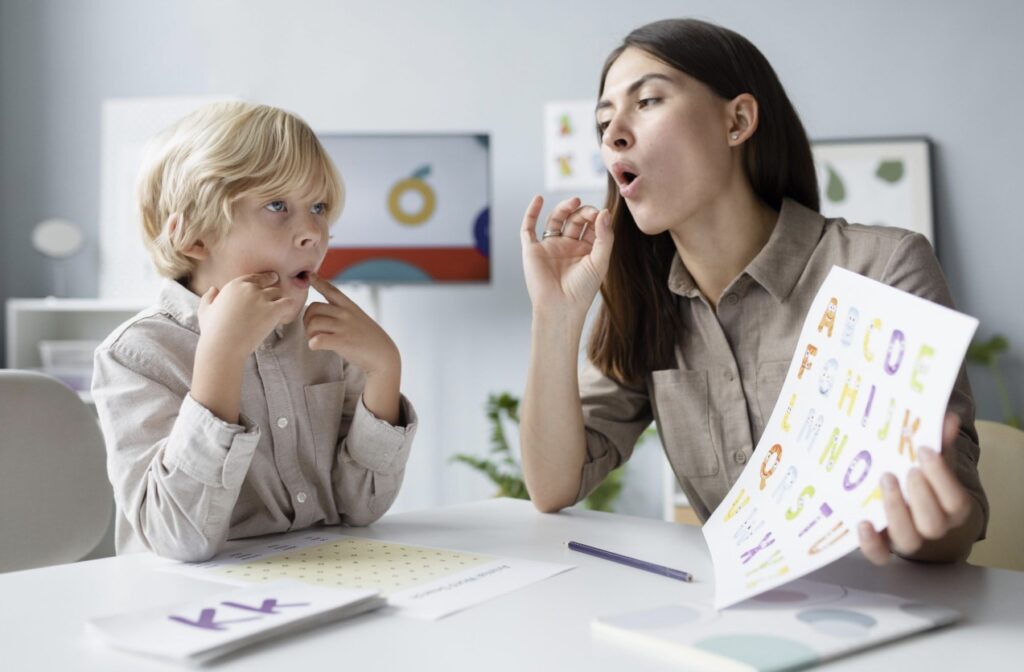 Kenapa Anak Sindrom Asperger Suka Bicara di Tempat Ramai