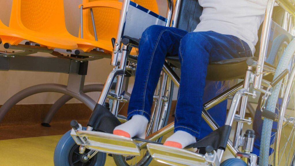penggunaan kursi roda untuk anak distrofi otot