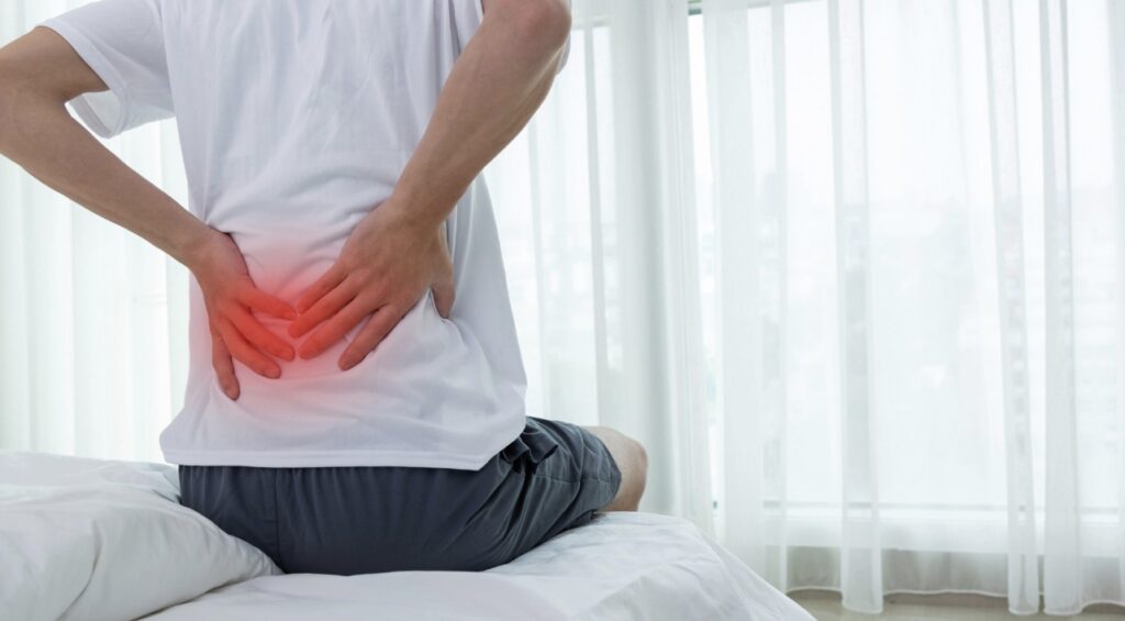 3 Solusi Terbebas Nyeri Pinggang Setelah Batuk atau Bersin