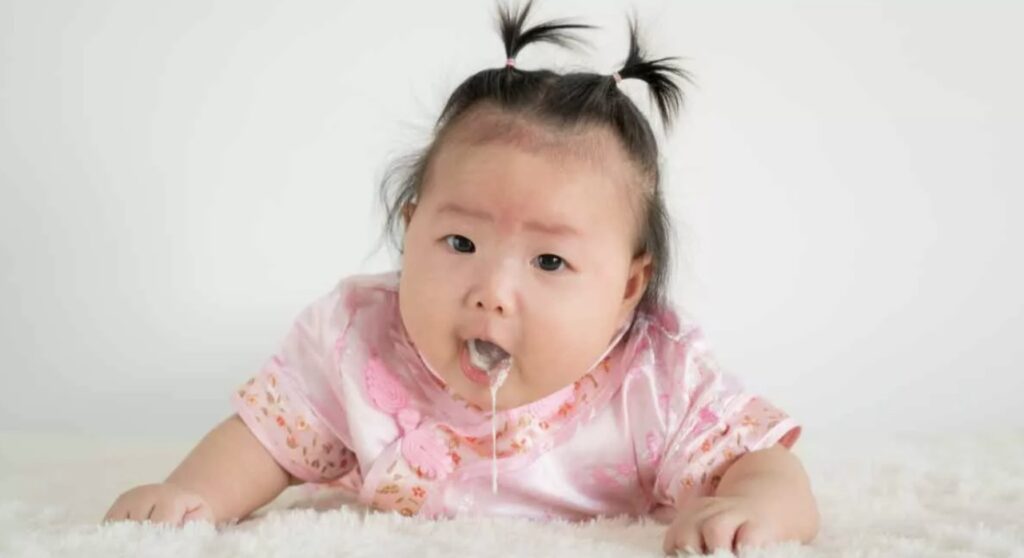 Benarkah Minum Susu Sapi oleh Ibu, Bayi ASI Sering Muntah