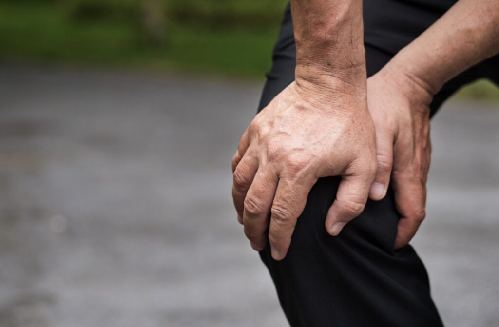 Kenapa Kaki Lemas Tanda Saraf Kejepit dan Ini 3 Solusinya