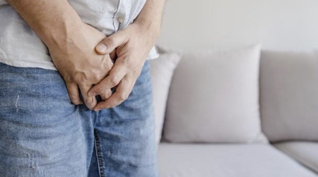 Sering Nahan Pipis Ternyata Bisa Bikin Hernia Semakin Parah