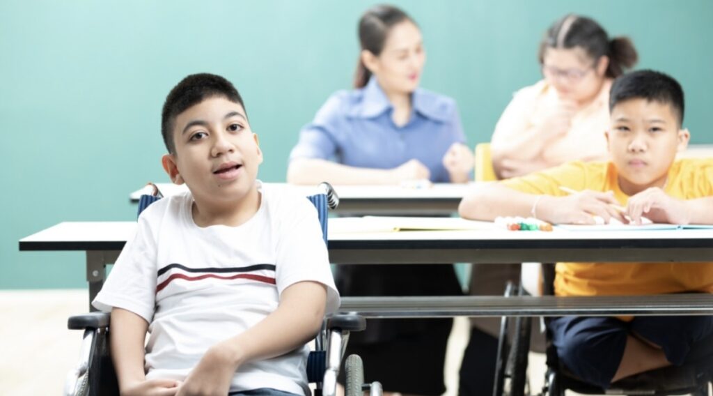 4 Cara Menghadapi Anak Autis yang Bingung, Kenapa Sekolah Pulang Lebih Cepat saat Ramadhan