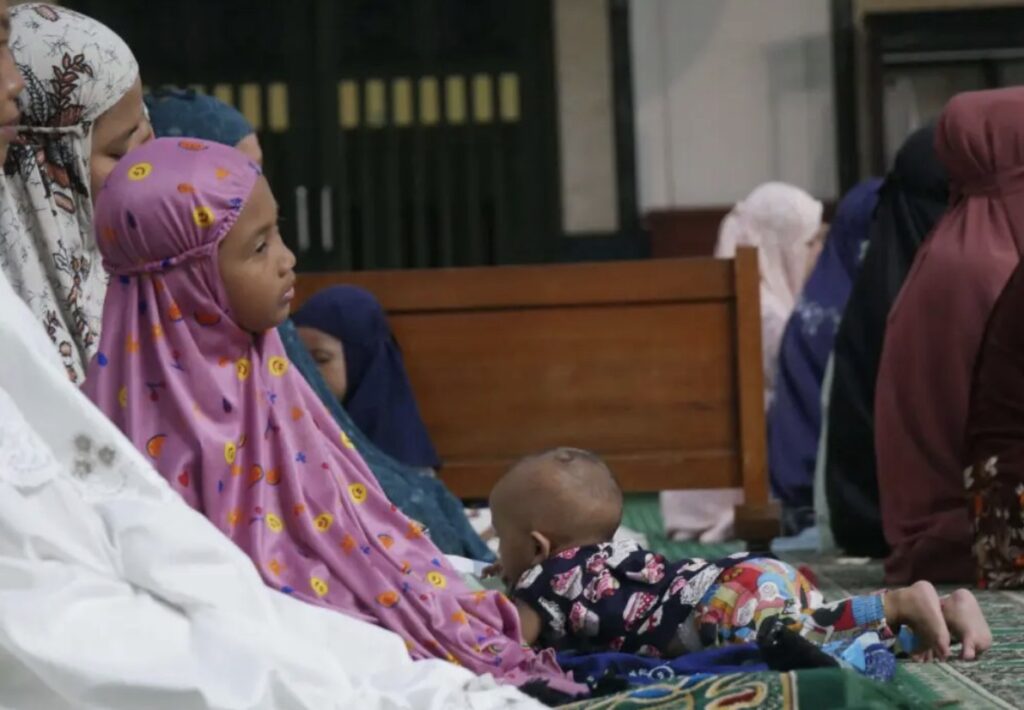 4 Tips Anak Autis Tidak Mengalami Overstimulasi saat Tarawih