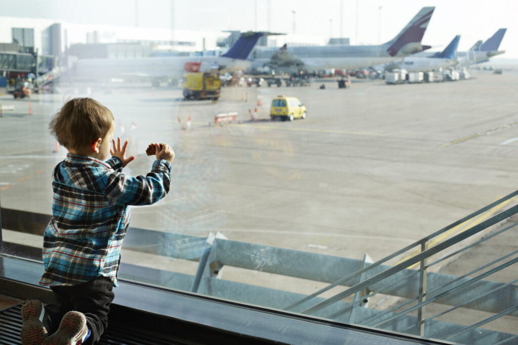 mengatasi kepanikan anak autis di bandara yang ramai