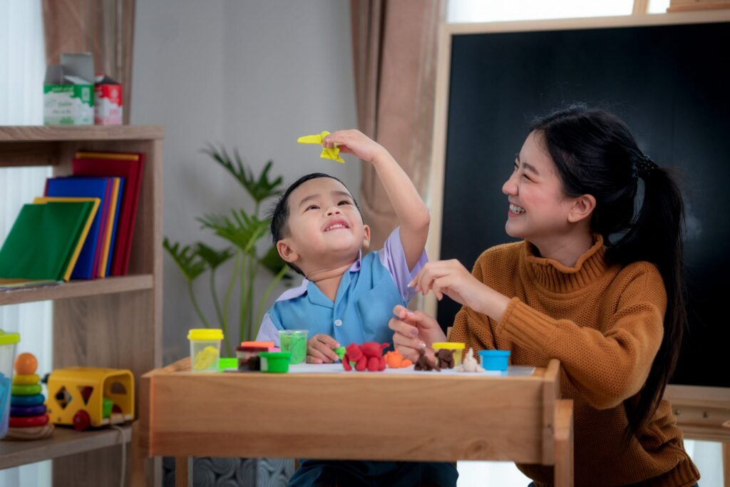 peran terapi bermain play therapy dalam sosialisasi