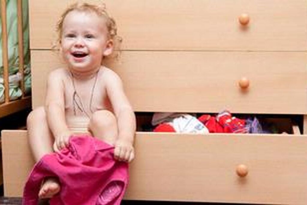melatih anak autis menggunakan ritsleting celana mandiri