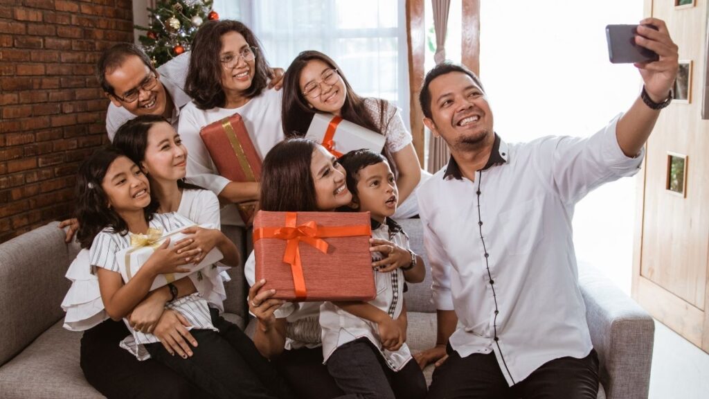 Cara Mengenalkan Anak Autis pada Anggota Keluarga Jauh
