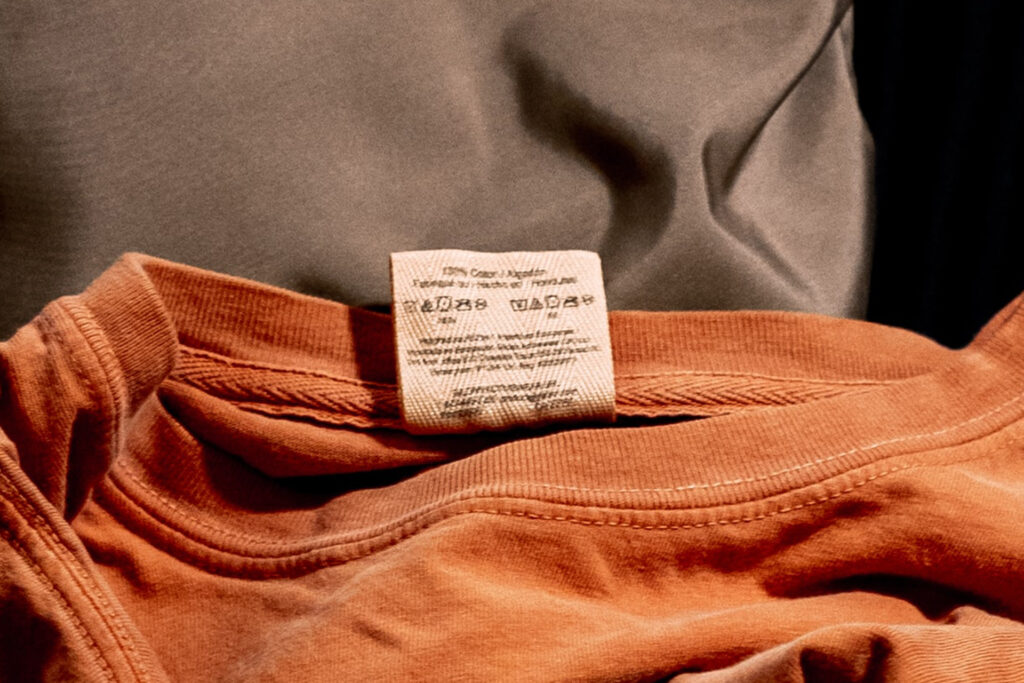 mengapa anak autis sensitif terhadap label merk pakaian