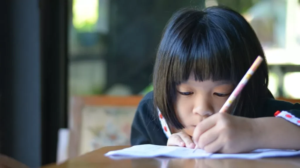 Anak Sulit Memegang Pensil atau Mengancing Baju? Ini Rekomendasi Tempat Terapi Okupasi Terbaik di Pekanbaru untuk Anak dengan Dyspraxia