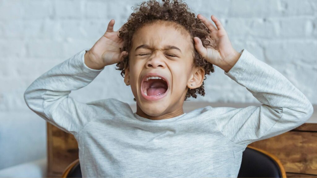 Cara Mengatasi Anak Autis yang Suka Mengunci Diri