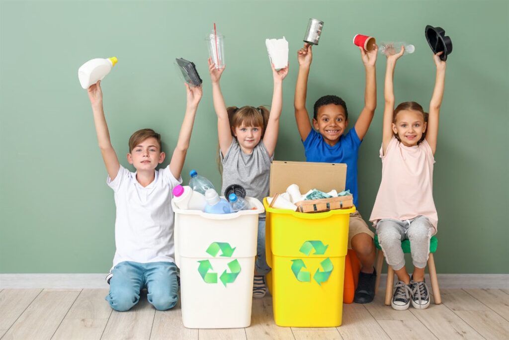 Mengenalkan konsep daur ulang sampah pada anak autis