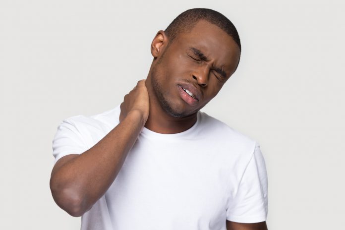 African man feels unhealthy closed his eyes for neck pain Tempat Pengobatan Syaraf Kejepit di Jakarta yang Terbaik