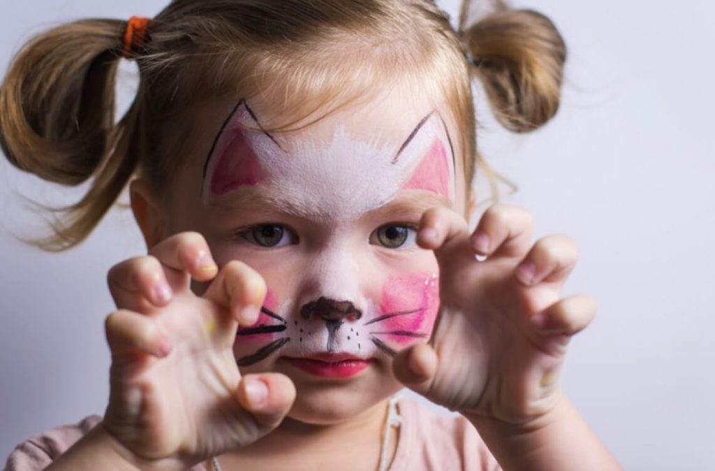 4 Tips Makeup buat Anak Tunarungu, biar Makin Pede
