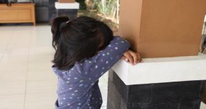Main Petak Umpet Seru Bareng Anak Tunanetra Ini 5 Tipsnya