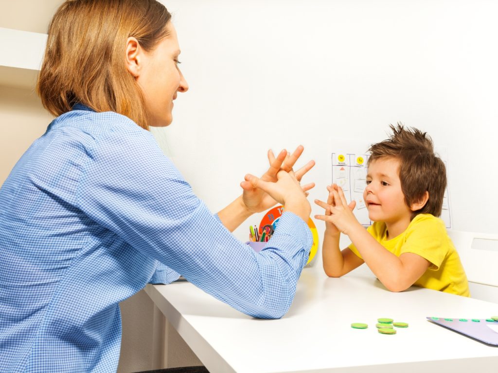 cara menangani anak ASD