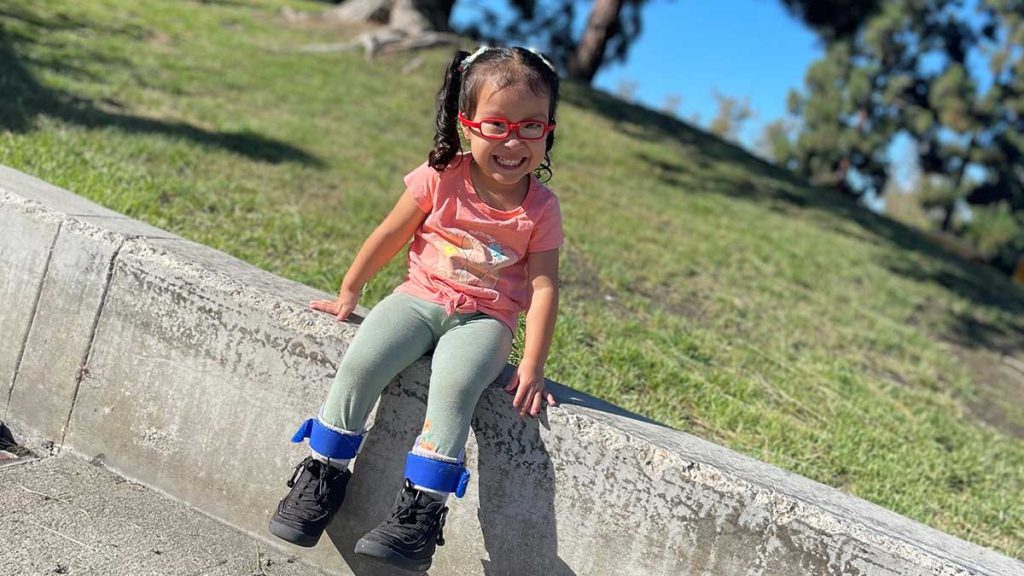 sepatu khusus untuk anak dengan spina bifida